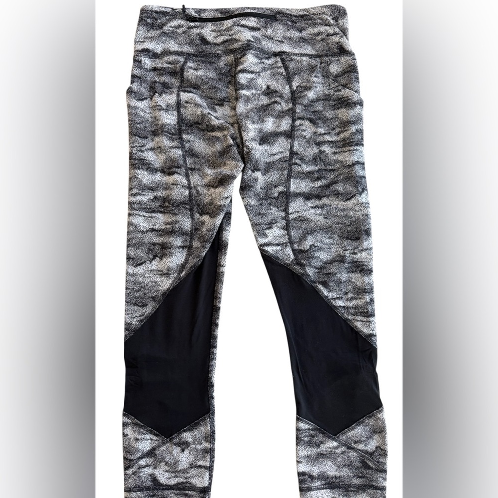 Lululemon Black and White Pace Rival Crop Leggings - Picture 6 of 8
